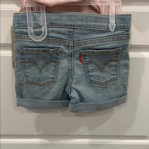 Levi's Girls Two Piece Short Sleeve Tee with shorts - Picture 7 of 8